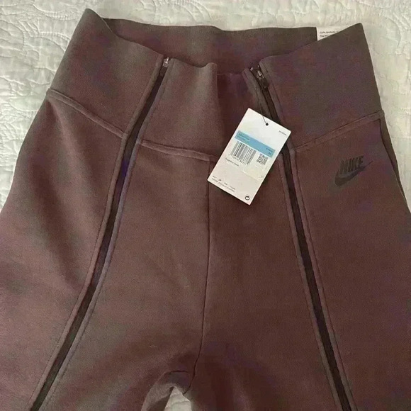 Nike Sportswear Tech Fleece Womens High-Waisted Slim Pants - Picture 4 of 4